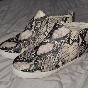 Snakeskin Pattern Women's Slip-On Sneakers